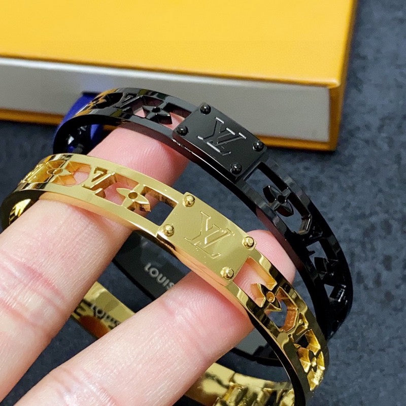 18K Louis Vuitton Vintage Gold Bracelet